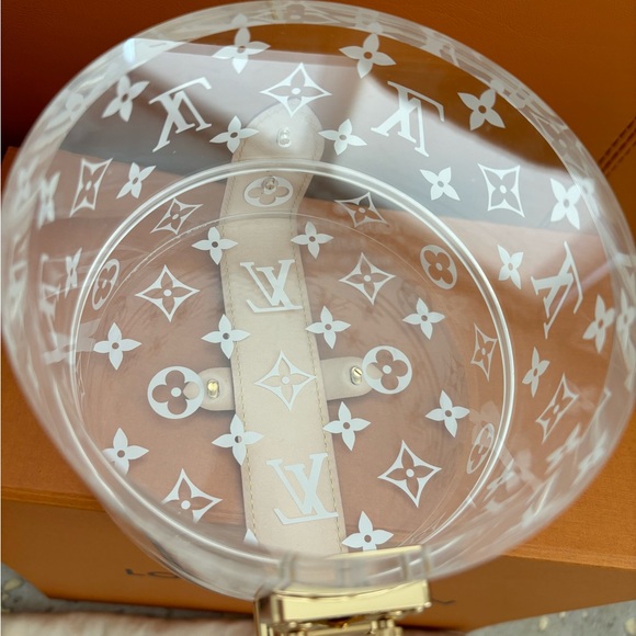 Louis Vuitton Scott Box Bag 4Sale Sold Out everywhere Asking $1,050  Paid $1224 - Picture 4 of 7